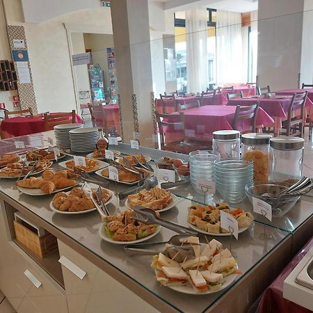 Hotel Villa Aurora Bellaria-Igea Marina Buitenkant foto