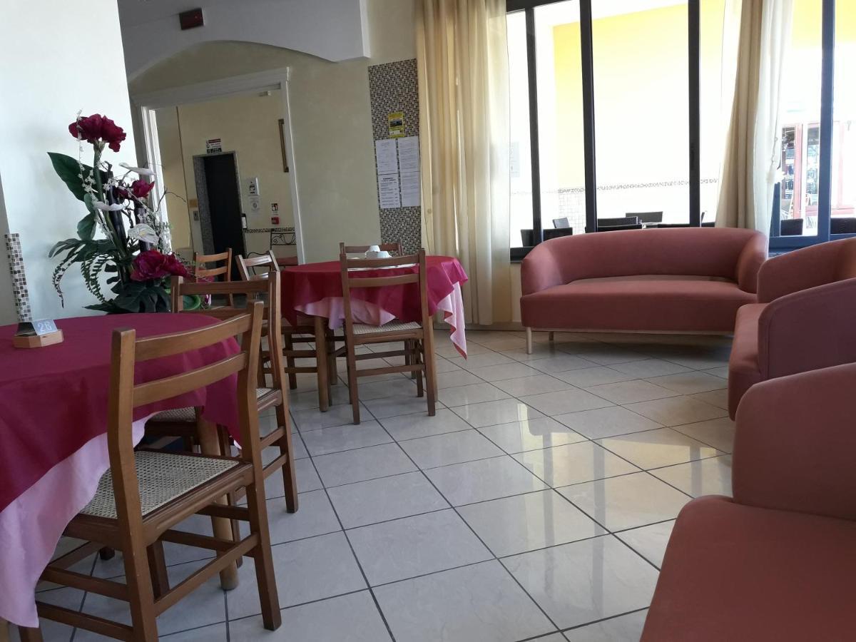 Hotel Villa Aurora Bellaria-Igea Marina Buitenkant foto