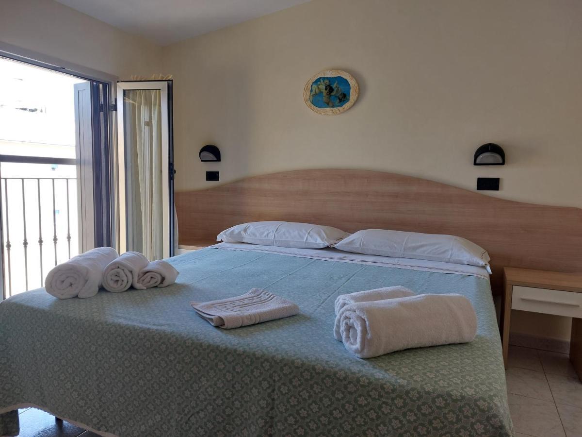 Hotel Villa Aurora Bellaria-Igea Marina Buitenkant foto