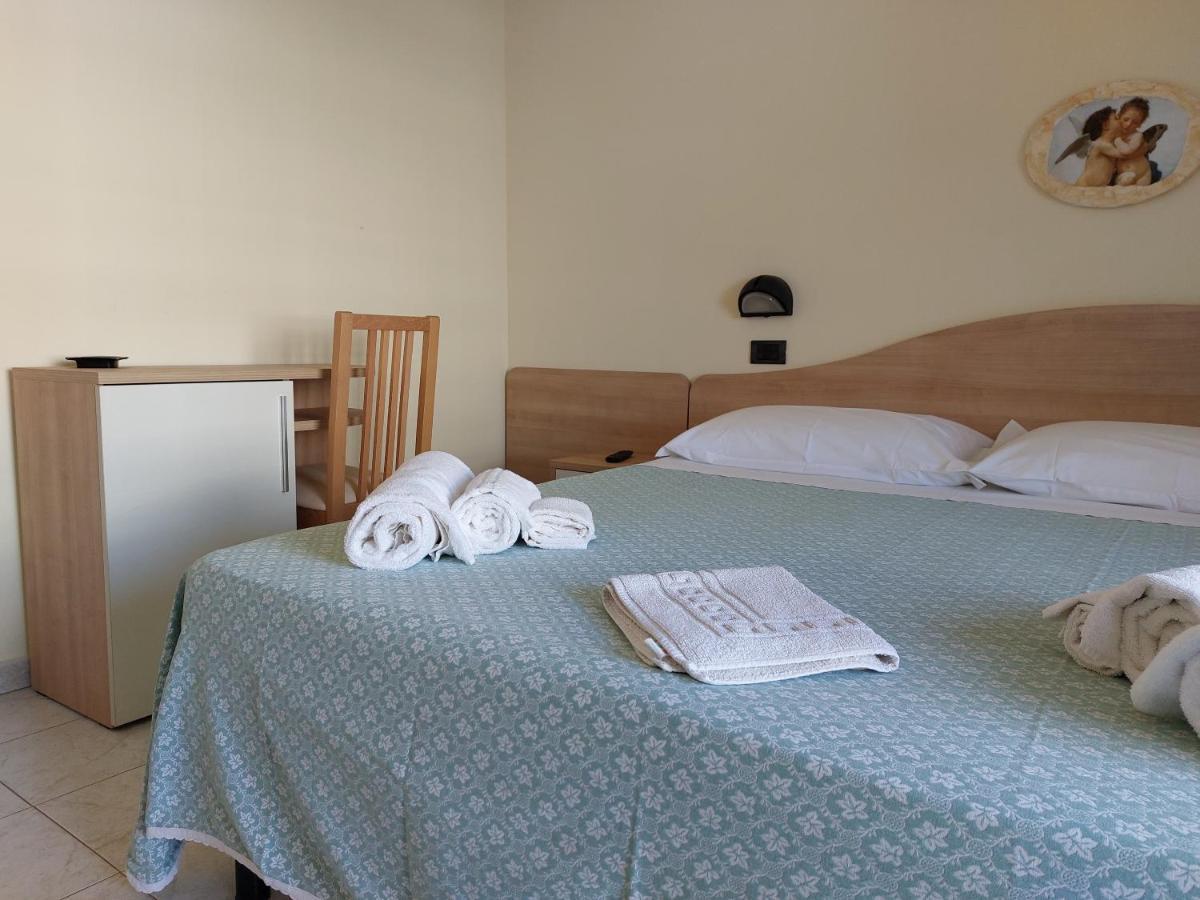 Hotel Villa Aurora Bellaria-Igea Marina Buitenkant foto