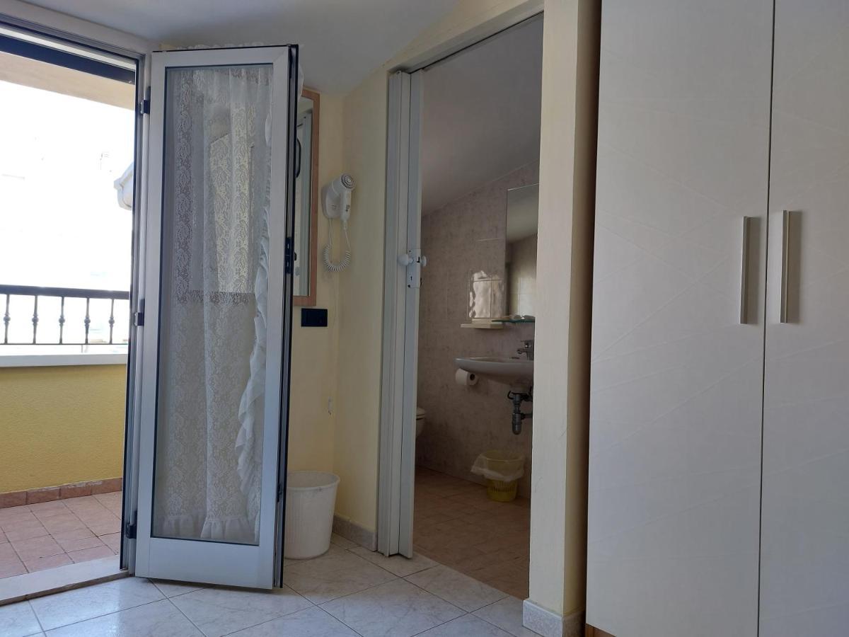 Hotel Villa Aurora Bellaria-Igea Marina Buitenkant foto