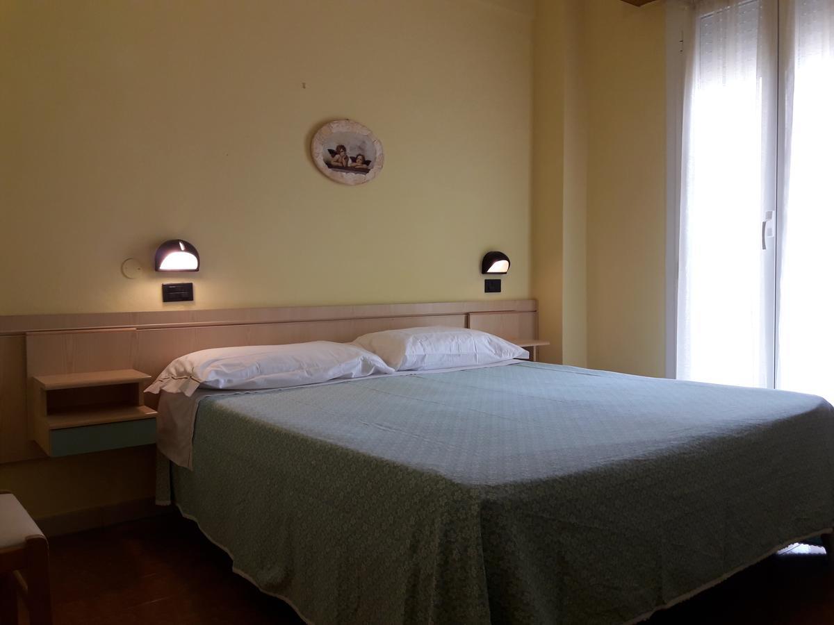 Hotel Villa Aurora Bellaria-Igea Marina Buitenkant foto