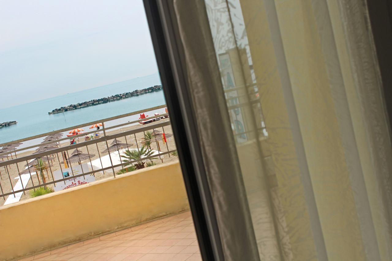 Hotel Villa Aurora Bellaria-Igea Marina Buitenkant foto