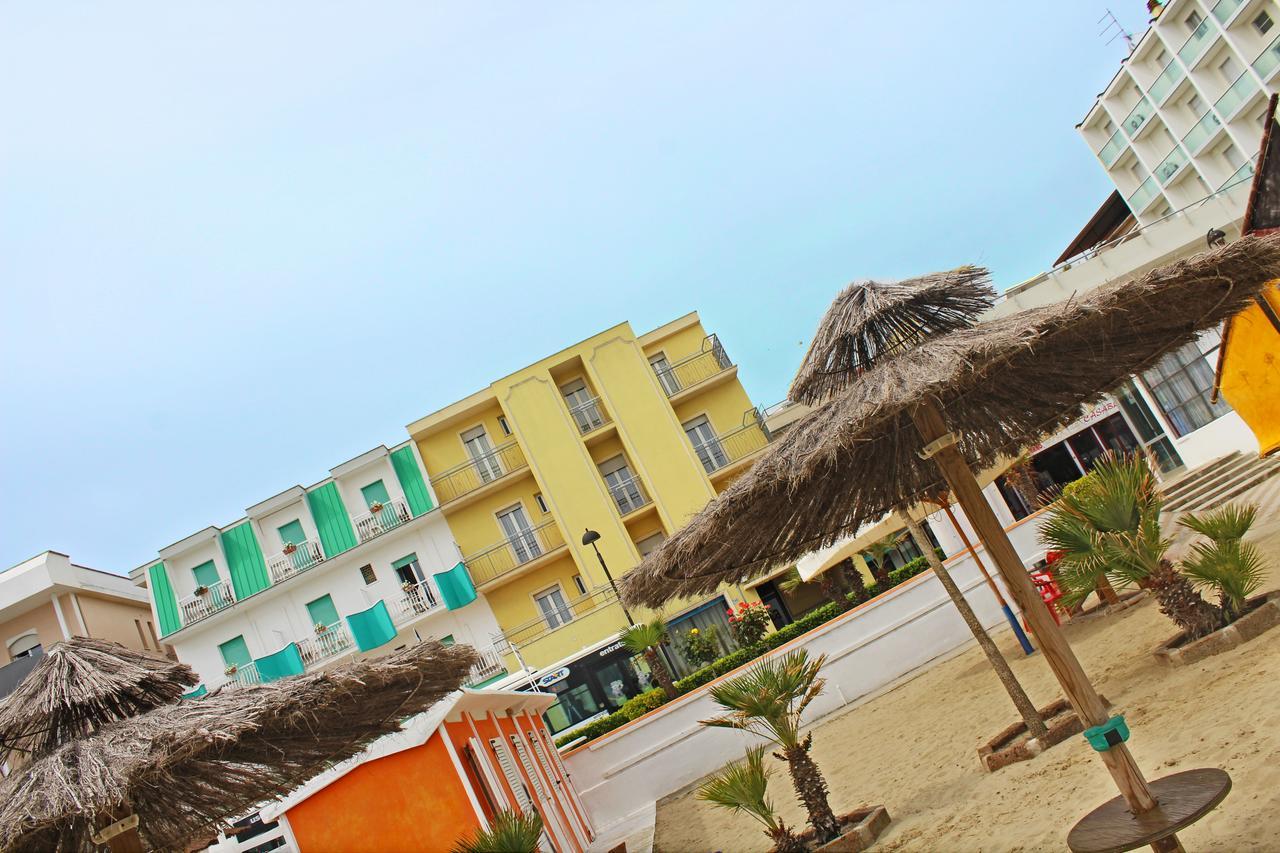Hotel Villa Aurora Bellaria-Igea Marina Buitenkant foto