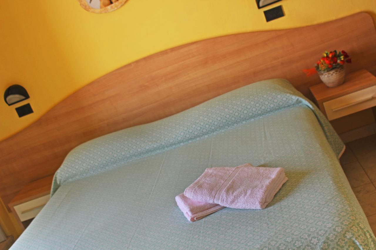 Hotel Villa Aurora Bellaria-Igea Marina Buitenkant foto